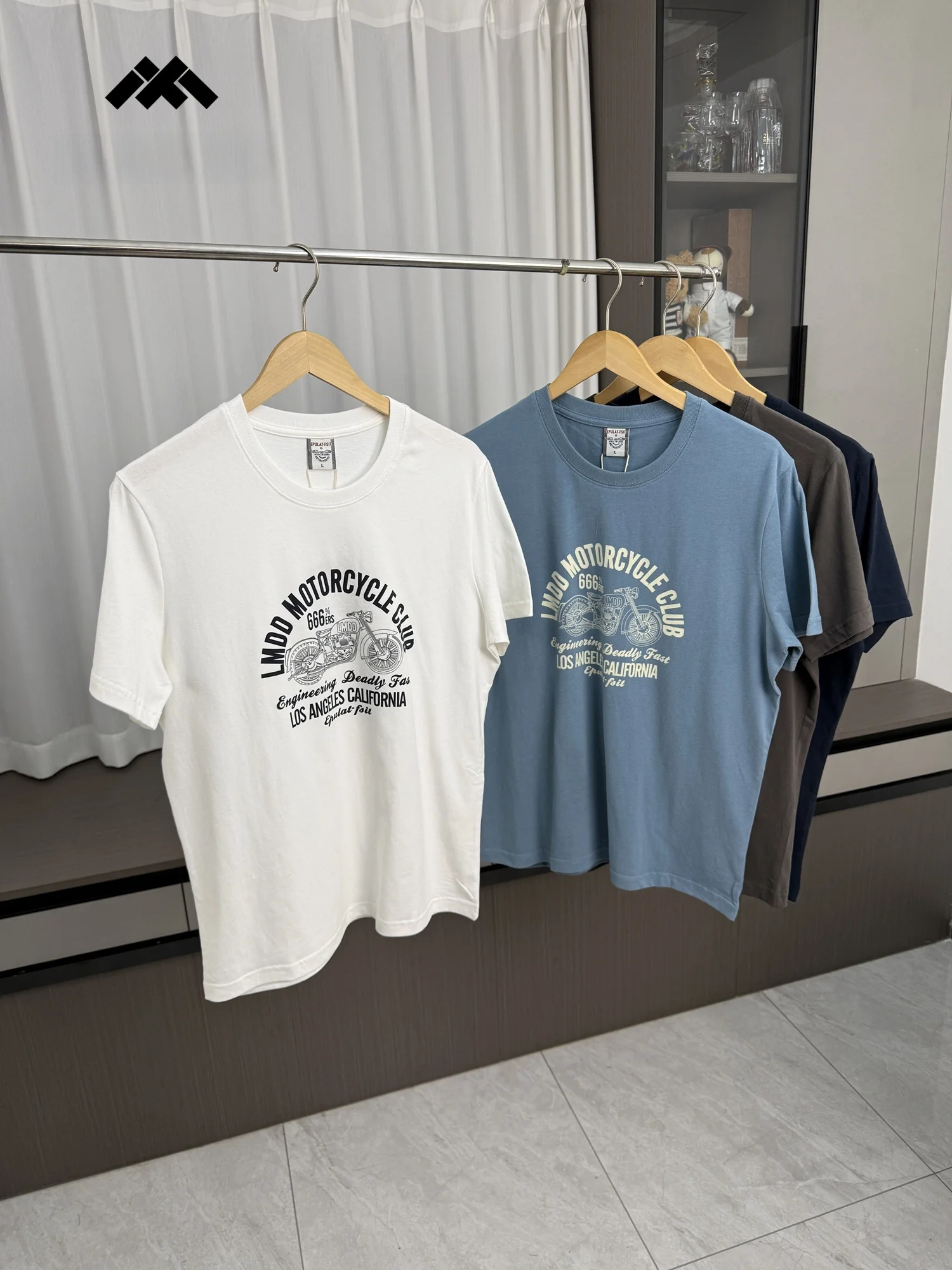 ハーレークラシックとマジックマシンの違いは？夏のカジュアルスタイルに最適なTシャツの選び方