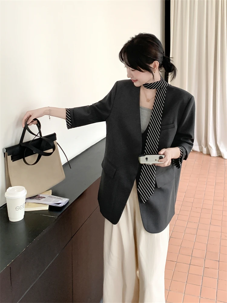 30代の忘年会に着る服は、ダブルライダースジャケットか？それともレトロストライプのボウタイグレーサージジャケット？