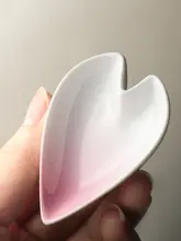 花びらデザインの陶器製箸置き【高級感ある箸枕・スプーンスタンド・ディップボウル付き】