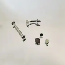 小さな円形のトラの牙ピアス【無重力舌ピアス・チタン合金・アレルギー防止】