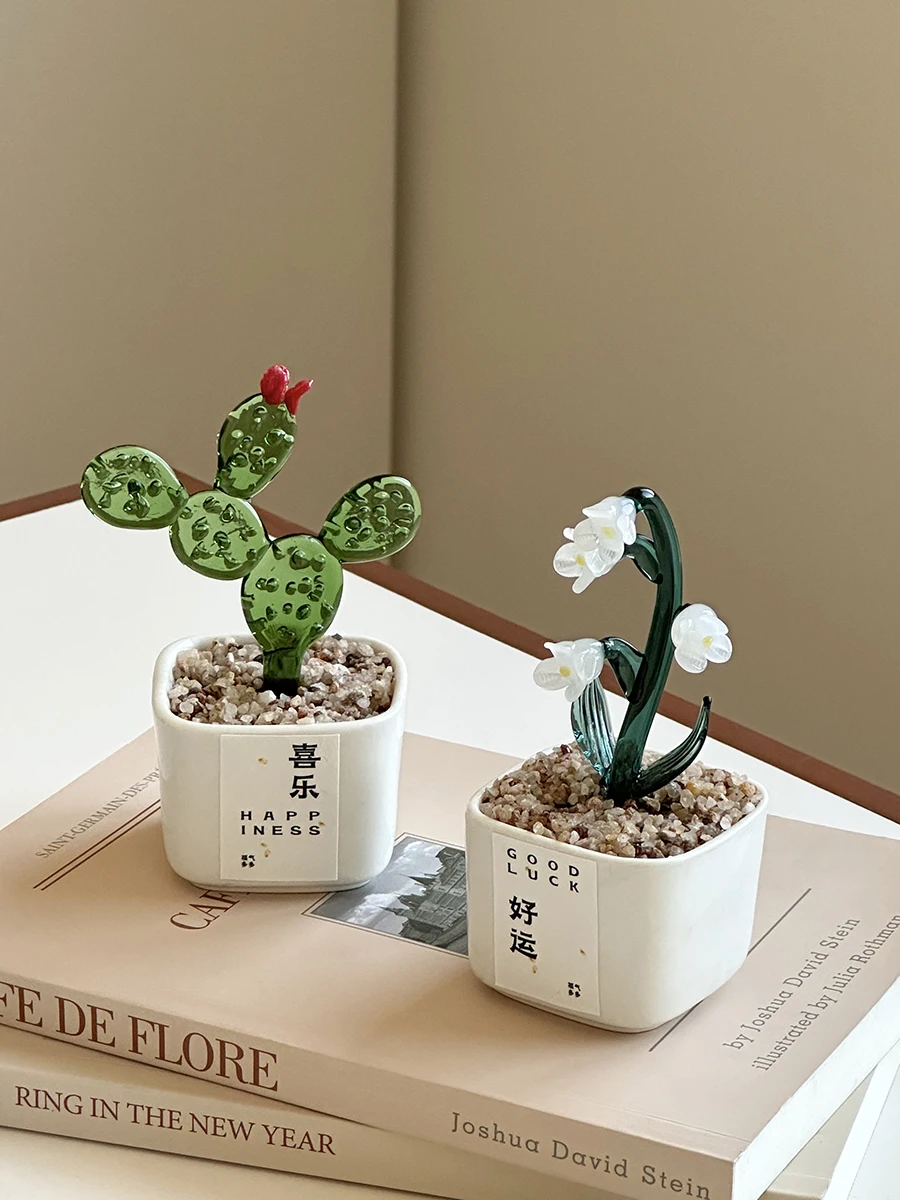 趣味盆栽のミニオーナメントとしての琉璃植物：デスクにぴったりな陶器装飾フィギュア
