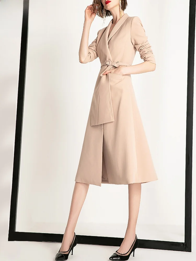 30代女性の忘年会に着る服は、通勤風の長袖シャツドレスがベスト？