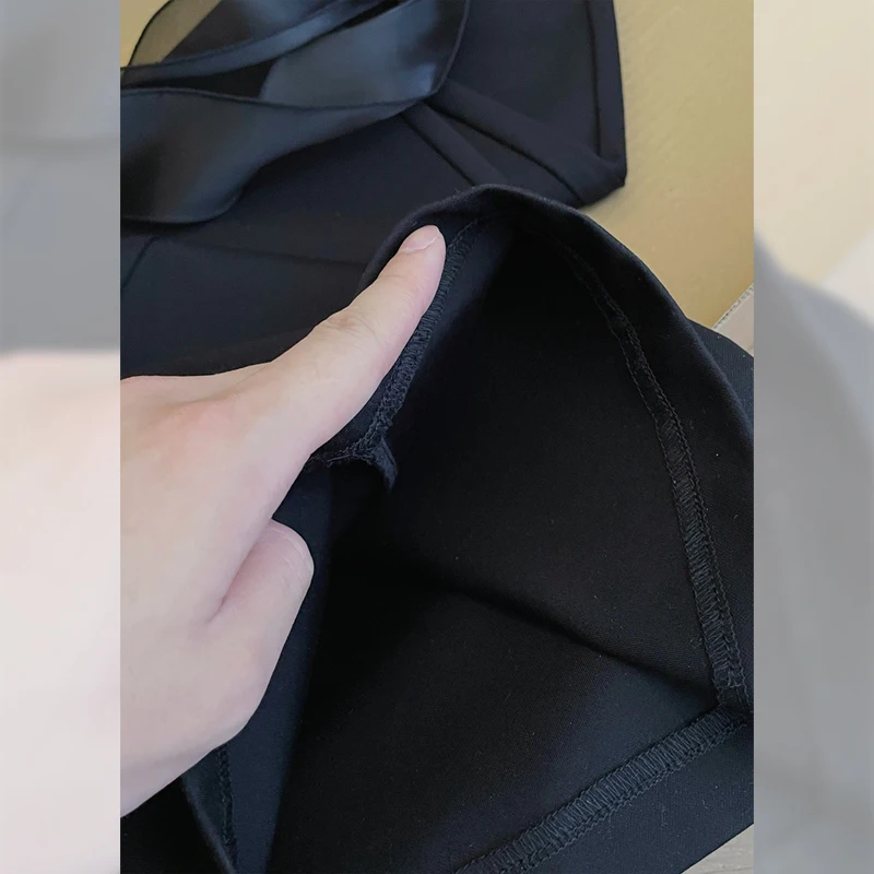 通勤の疲れを癒す、1着で変わる「黒のワイドパンツ」は本当に必要？