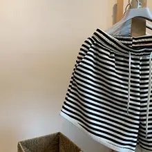 女性用ハイウエストワイドレッグショートパンツ【ブラック＆ホワイトストライプ・フィット・学生用】（セットアップ対応）