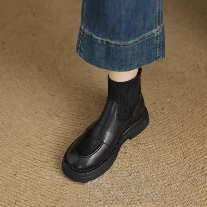 レトロな本革の厚底スリムブーツ【ニット素材・ラウンドトゥ・中ヒール・秋冬向け】