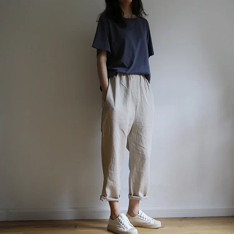 大人可愛い服 40代コーデ - コットン100％のラウンドネックTシャツのデザインと素材特性