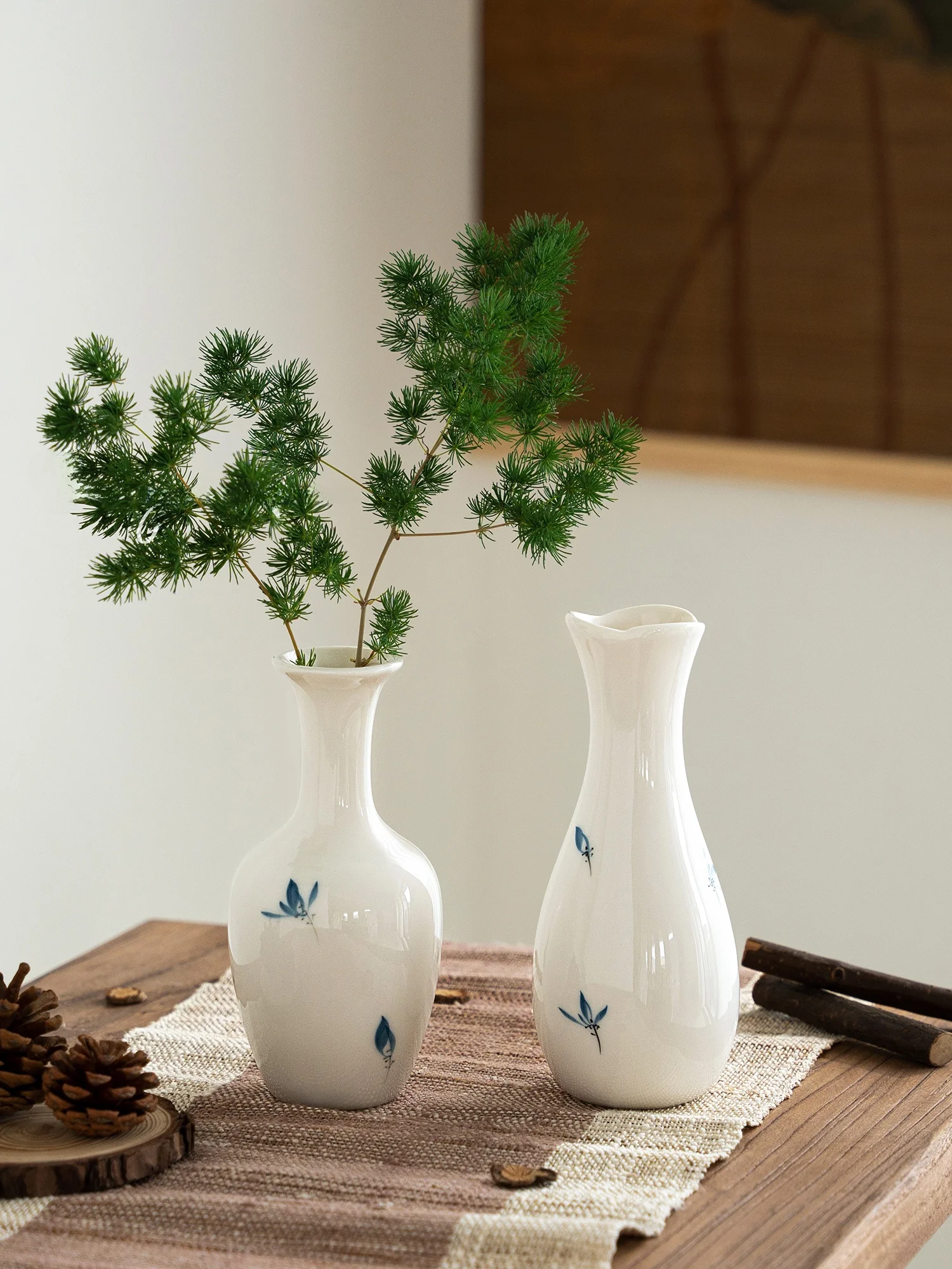 青花デザインの花瓶：生けやすい花瓶としての実用性とデザイン性