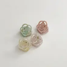 春の爽やかさ漂うサイドヘアクリップ【小型・高級感のあるデザイン】