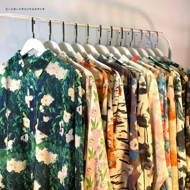 11月末に着る服の季節感をどう考える？花柄シャツが秋の終わりに与える、心の温もりとは