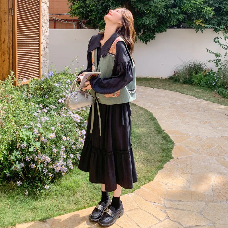 デザイン性のある甘いプリントの黒いドールカラーシャツロングスカート：色黒似合う服の春のスタイル選定ガイド