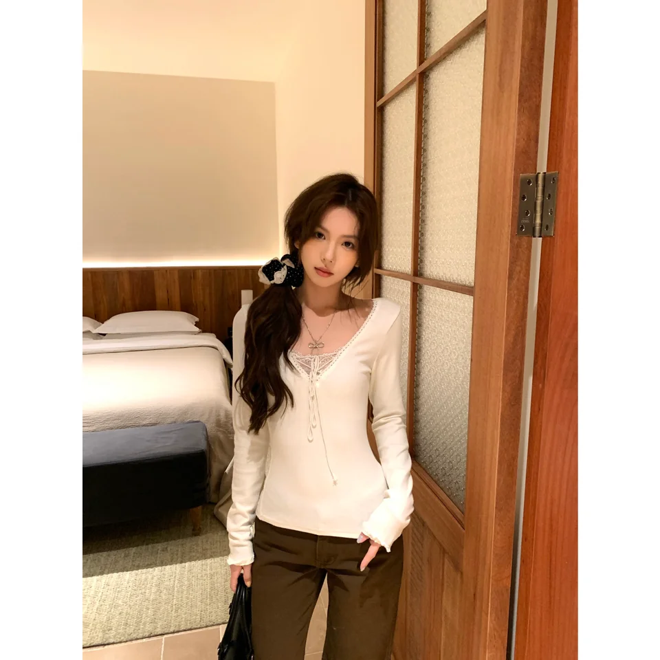 リボン付きレースVネック長袖Tシャツ【女性用・上品なデザイン・春用】