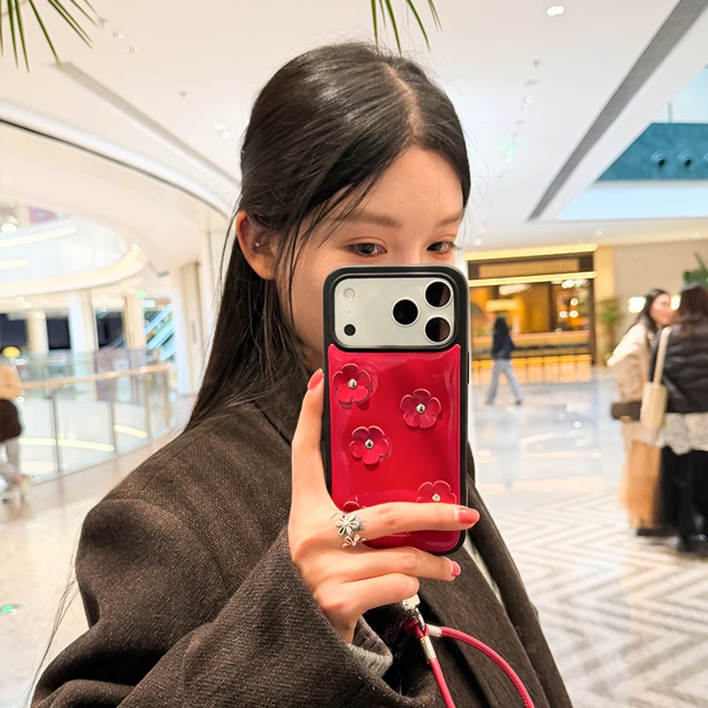 ストラップ付き iPhone ケース おしゃれで通勤もデートも楽しくなる選び方って？