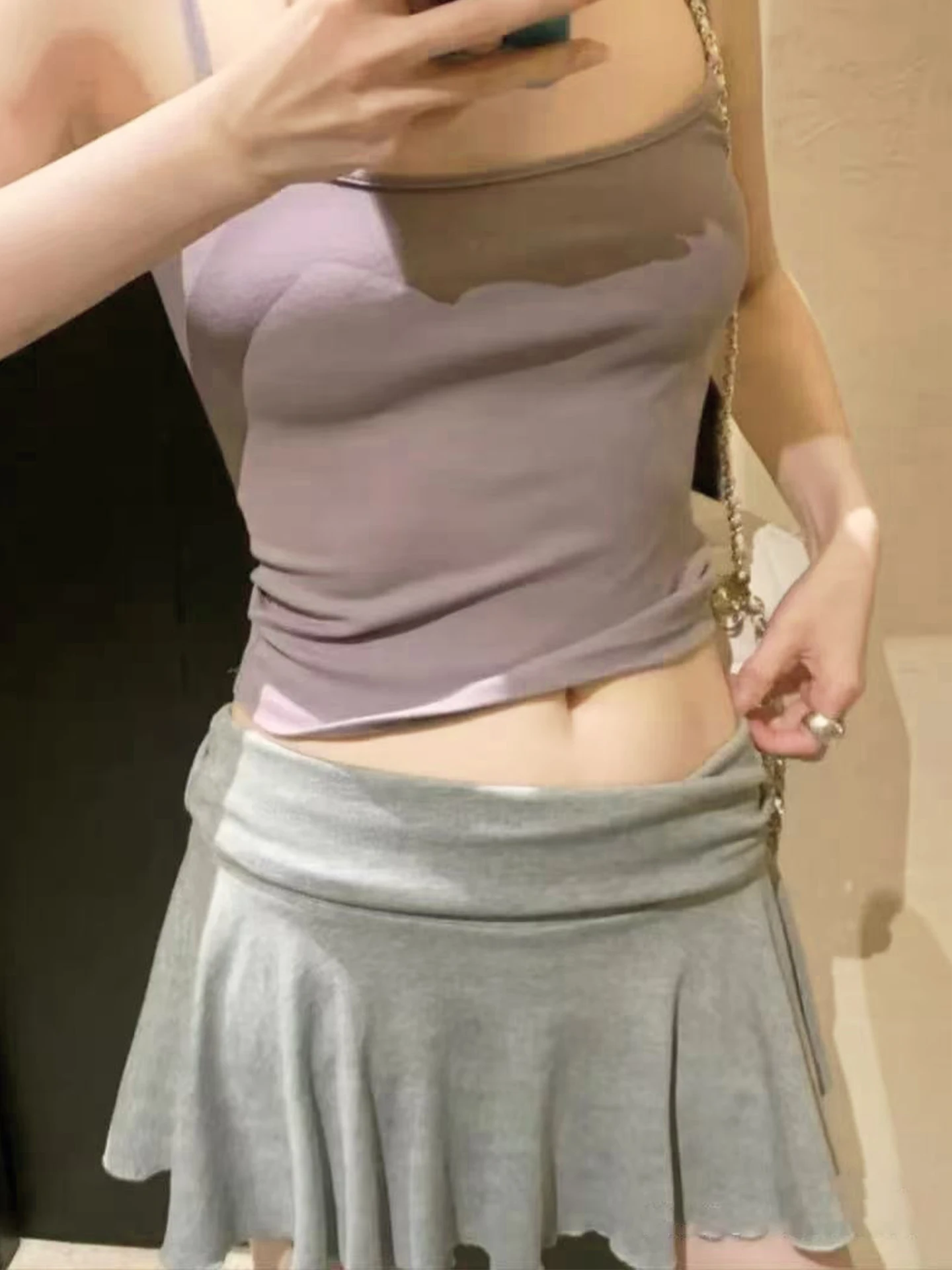 テニスコーデにぴったりなミニスカートは、本当にブラックと白だけ？
