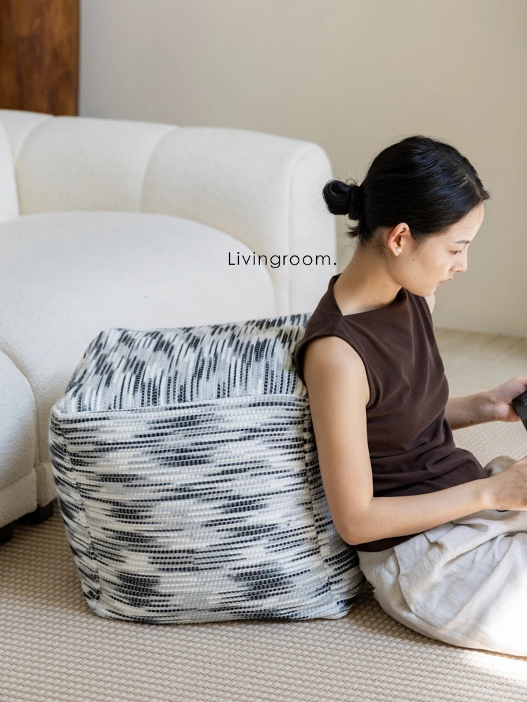 インドデザインの取り外し可能なポップコーンスツール：新中式リビング用の機能と設置ガイド