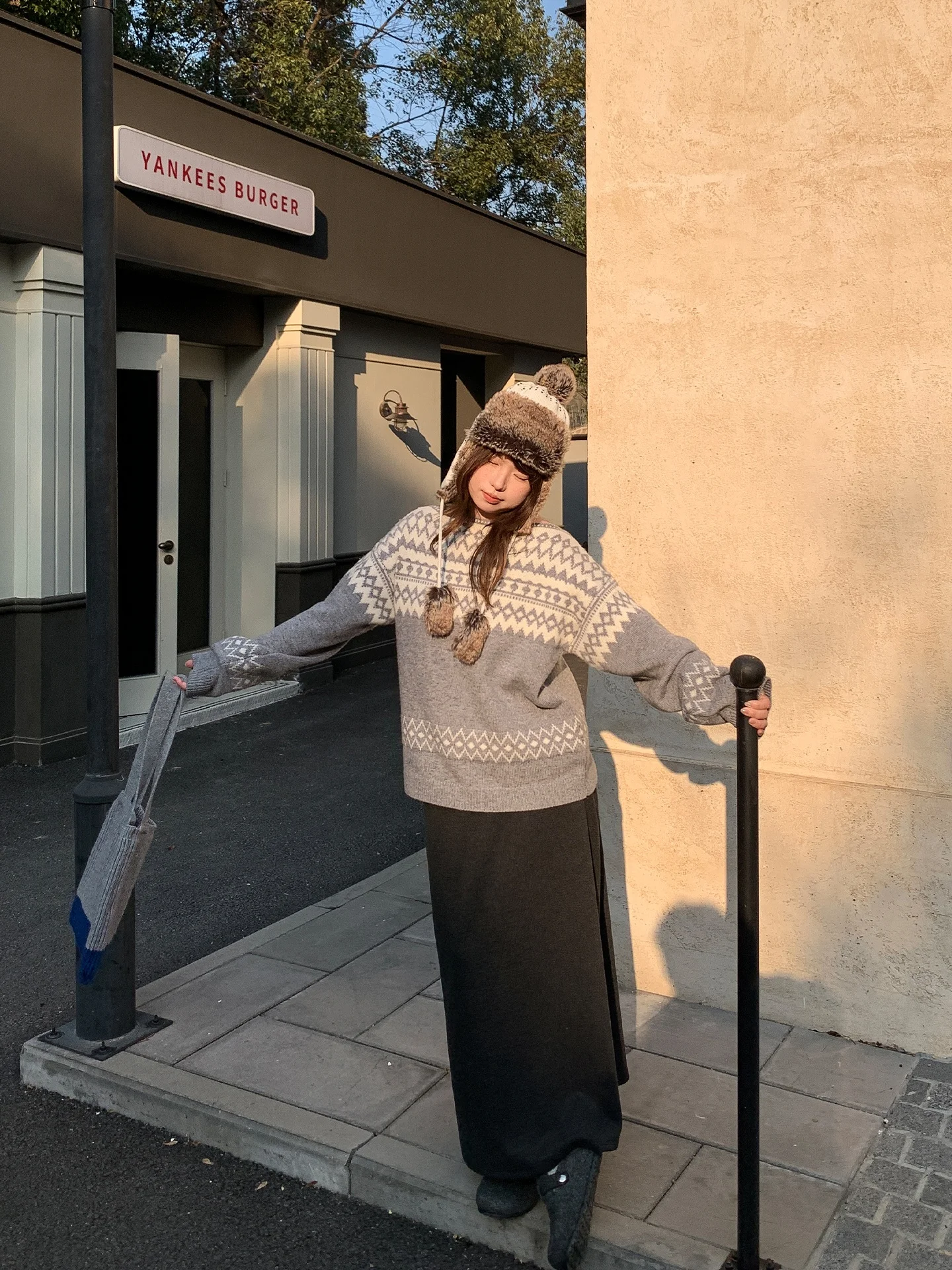 12月の冬に着るきれいめコーデは、ベストかスカートか？