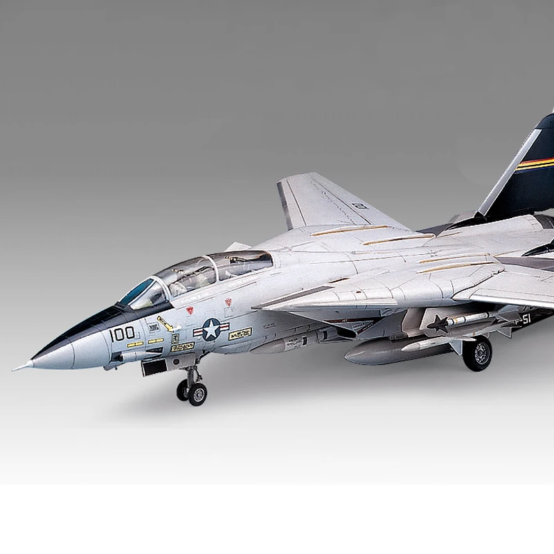 F-14A戦  闘機 プラモデル：愛德美製の高精度組み立てキットが提供するリアルな飛行機体験
