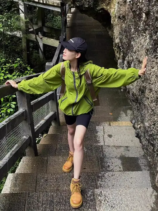 夏用アウトドアUVカットジャケット【軽量・ゆったりシルエット・登山用】