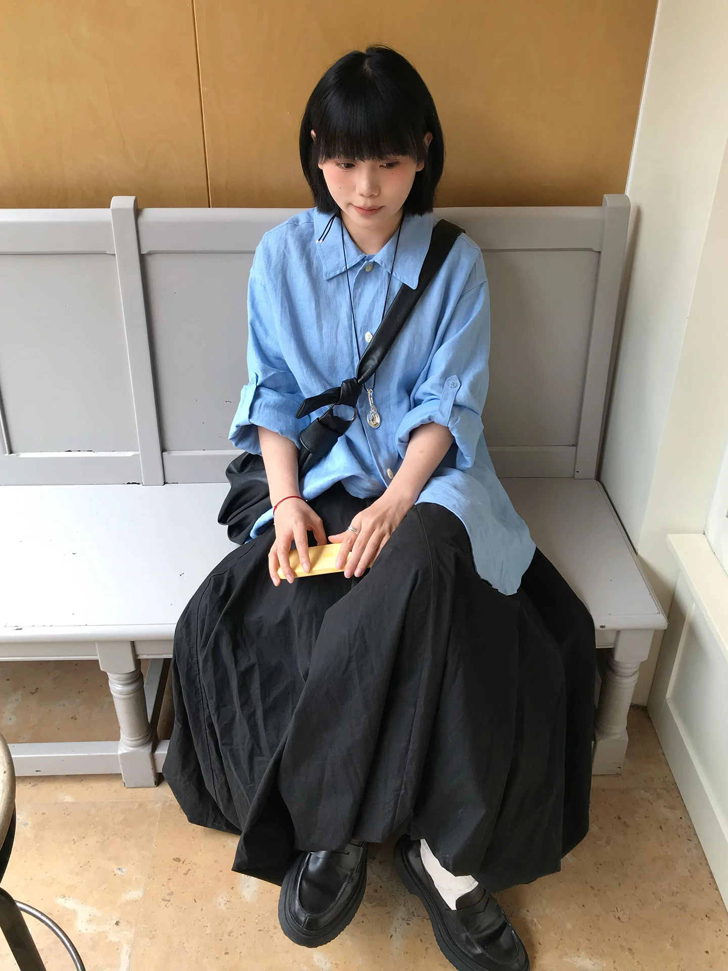 エアリー感のある黒のフレアスカート【レトロ・フリーウエスト・ミディ丈】とは？