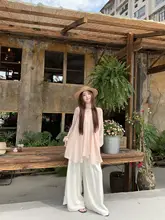 春らしい高腰ワイドレッグパンツとルーズフィットの不規則デザイン長袖シャツ（セットアップ対応）