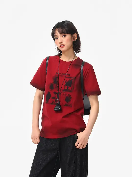 赤色プリントのショートスリーブTシャツ【ラウンドネック・レディース・カジュアル】
