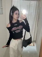 Y2Kスタイルのストリート風 長袖Tシャツ【オフショルダー・文字プリント・ダンスウエア】（セットアップ対応）