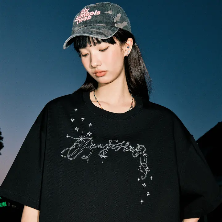 刺繍入りの短袖Tシャツ【夏用・コットン・ゆったりデザイン・レディース】