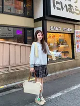 春の日にぴったりなパーカーとスカートのコーディネート【ゆったりとしたデザイン・カジュアル・スカート付き】（セットアップ対応）