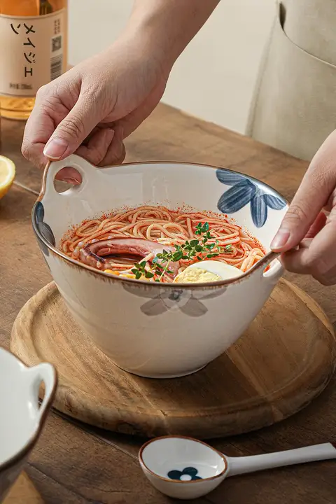 穴あけ不要のラーメンボウル【陶器製・創造的デザイン・家庭用】