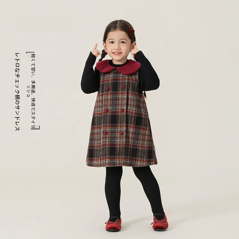 1歳誕生日の祖父母に贈る服はどう選ぶ？赤とグレーのチェック柄が人気の理由とは？