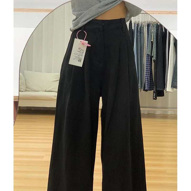 黒ズボンの色あせ対策：テクスチャー感のあるストレートデニムパンツのメンテナンスと復活法