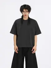 個性的な都市風デザインのプレーンショート丈Tシャツ【オーバーサイズ・短袖・シンプル】