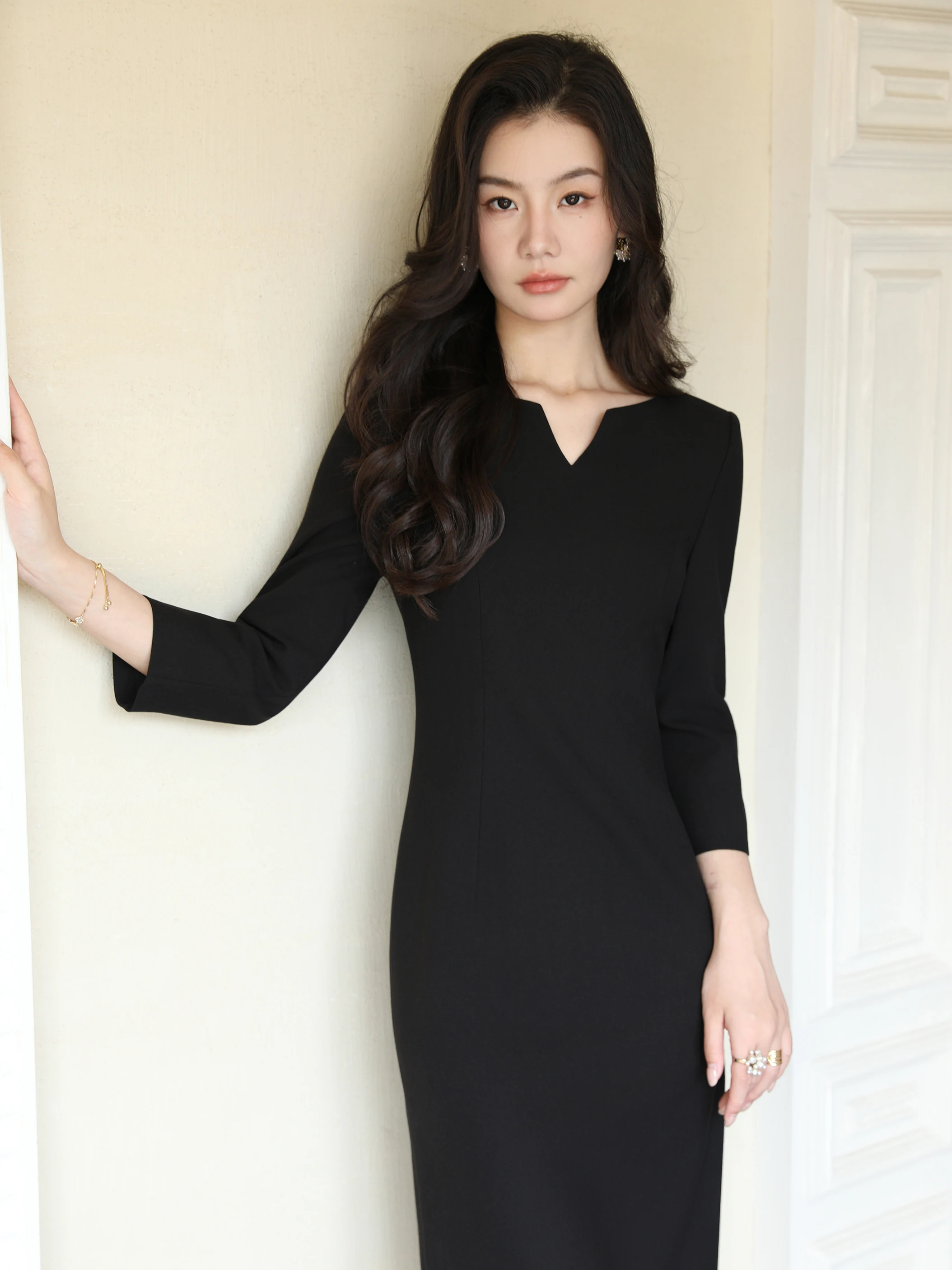 10月に着る50代の服、エレガントで通勤にも使えるスタイルは？