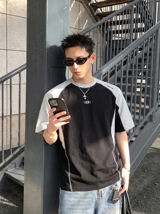 レトロレーシングスタイル ラグランカラーTシャツ【夏用・明るいラインデザイン・フィット・ショートスリーブ】