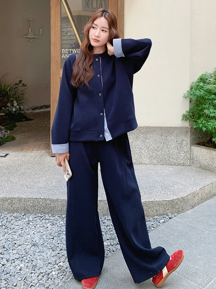 20代の女性が今、選ぶべきネイビーブルーのカジュアルセットは？