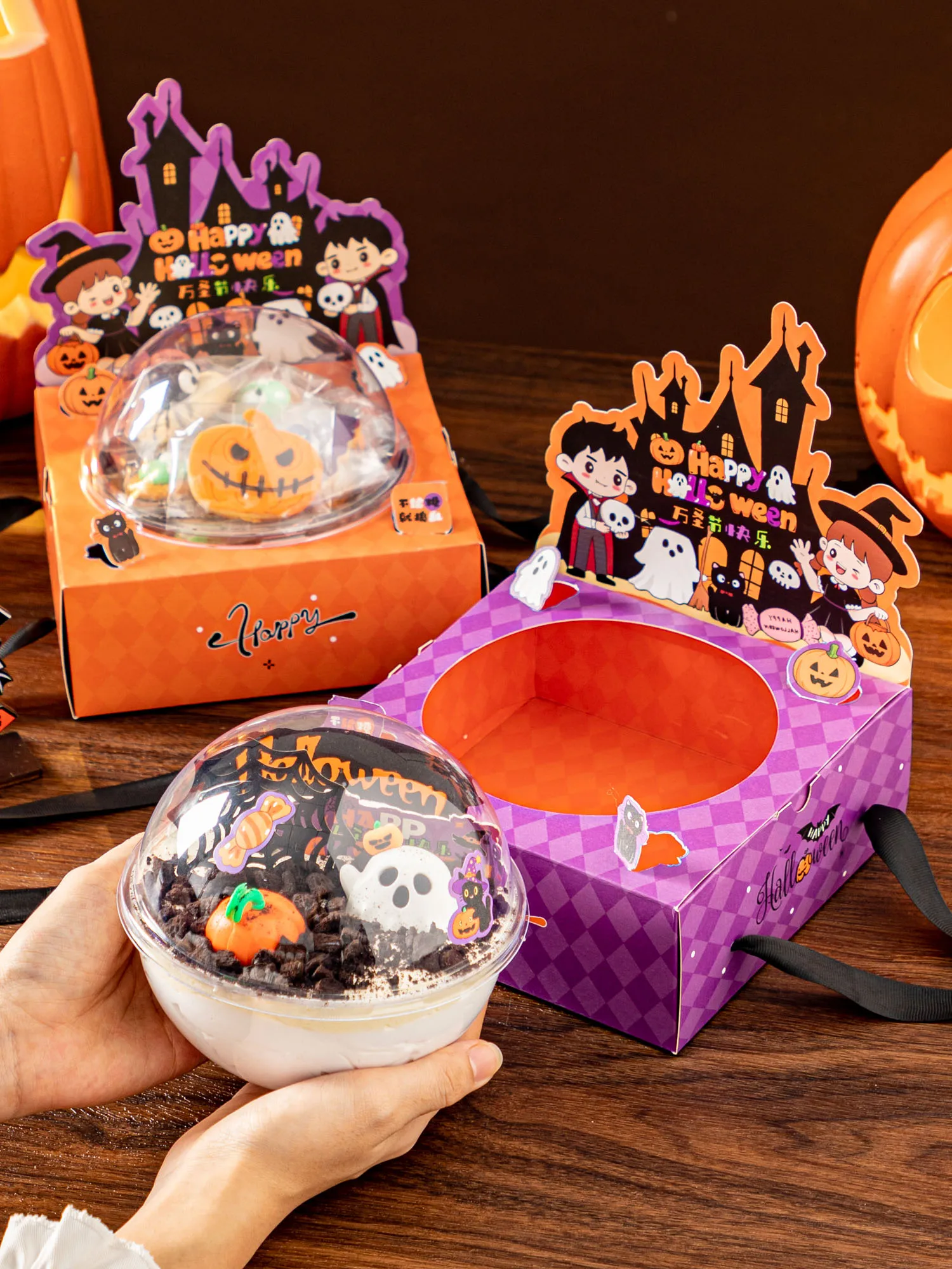 ハロウィン用ケーキボックス：透明ボールとカボチャデザインでパーティーゲストに印象を与える