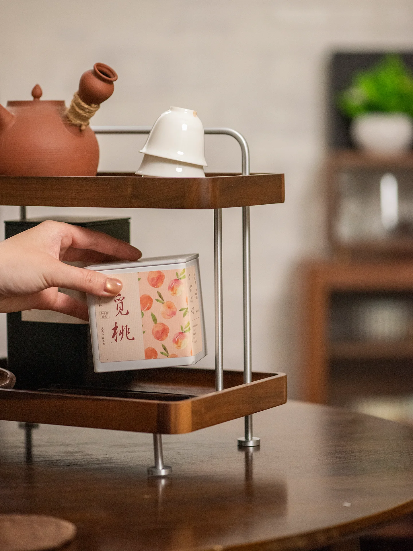 カゴテーブルをどう選ぶ？木製のシンプルさが、暮らしの中心になる理由