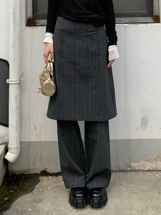 レトロなブラックグレーのスカートパンツ【一体型・秋冬用・したスタイル】