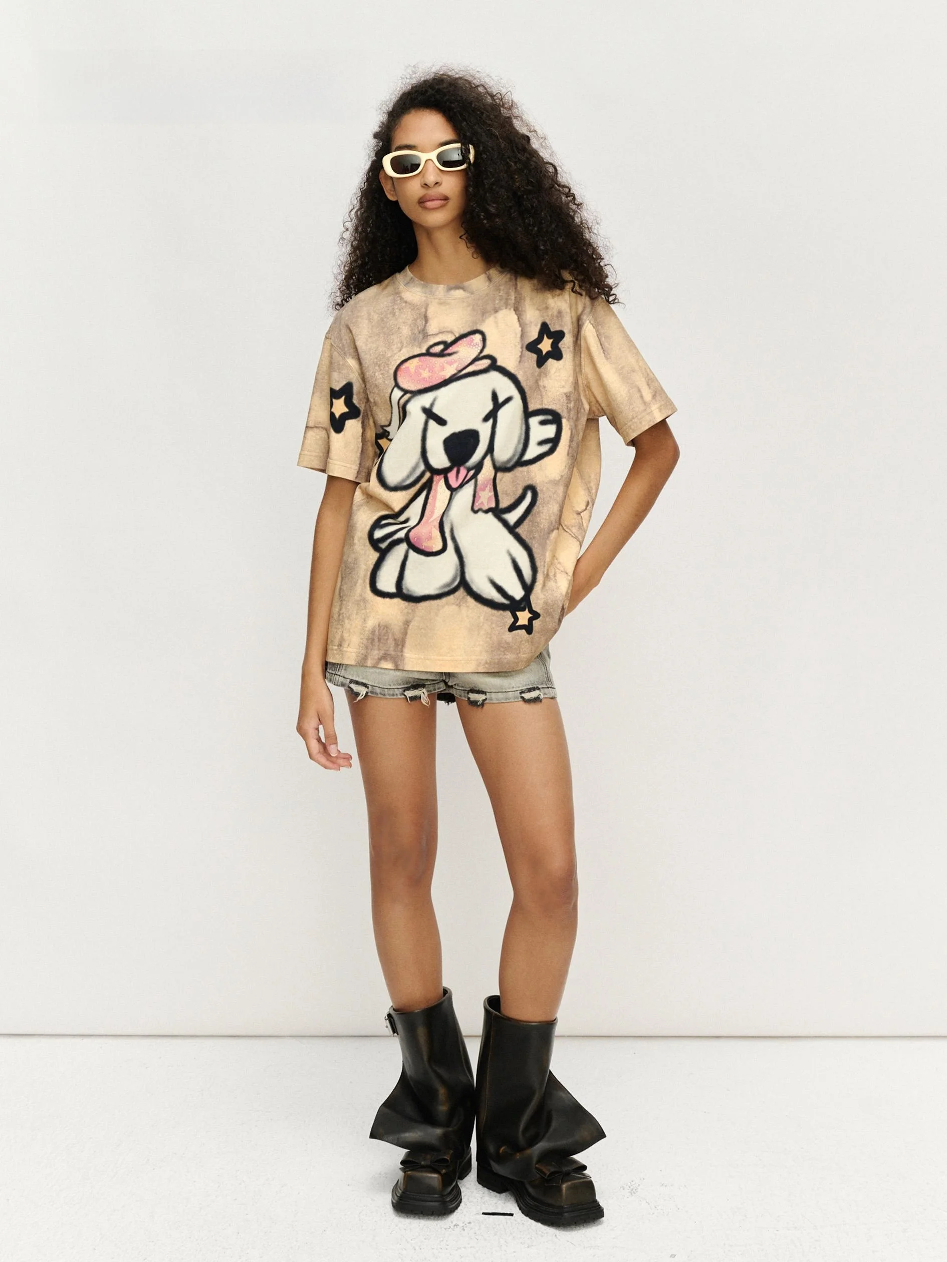 小犬のアートプリントTシャツ：女性向けゆったりデザインの夏季着用ガイド