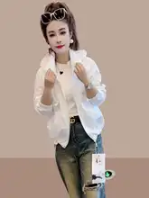 小柄なホワイトアウター【カジュアル・フード付き・アクティブウェア】