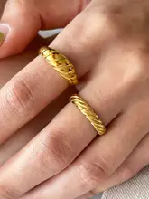 金色のバッファローホーンデザインリング【極上の柔らかさのチタン製・ファッション対応】