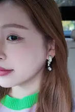 ドラゴンモチーフの中国風イヤリング【高級感・純銀製・パール風デザイン】