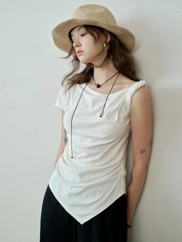 「tシャツの中に着る」スタイルで夏をどう過ごす？透湿性とシームレスなデザインが話題のTシャツとは？