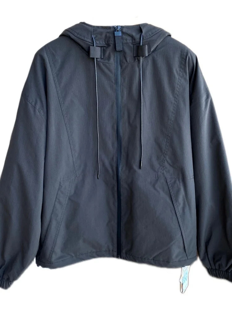 all weather parka とダウンジャケットの違いは？本当に雨の日にも着れるのか？