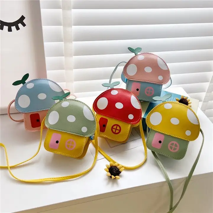 可愛いキャラクター柄の子供用ショルダーバッグ【PUレザー・お菓子収納対応】