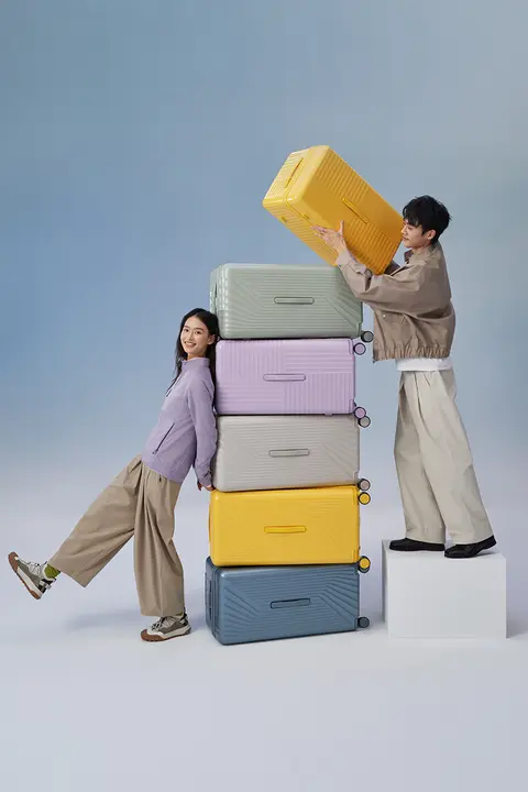 大容量のクラウドデザインキャリーケース【ゴールド仕上げ・耐衝撃・20インチ】