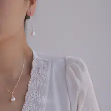 不規則な形状のカラフルな水滴バロックパールピアス【純銀メッキ・小巧・ロングデザイン】