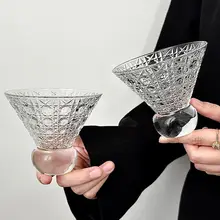 デザイン三角型カクテルグラス【薄型・ミニマリストスタイル・マルティーニ用】
