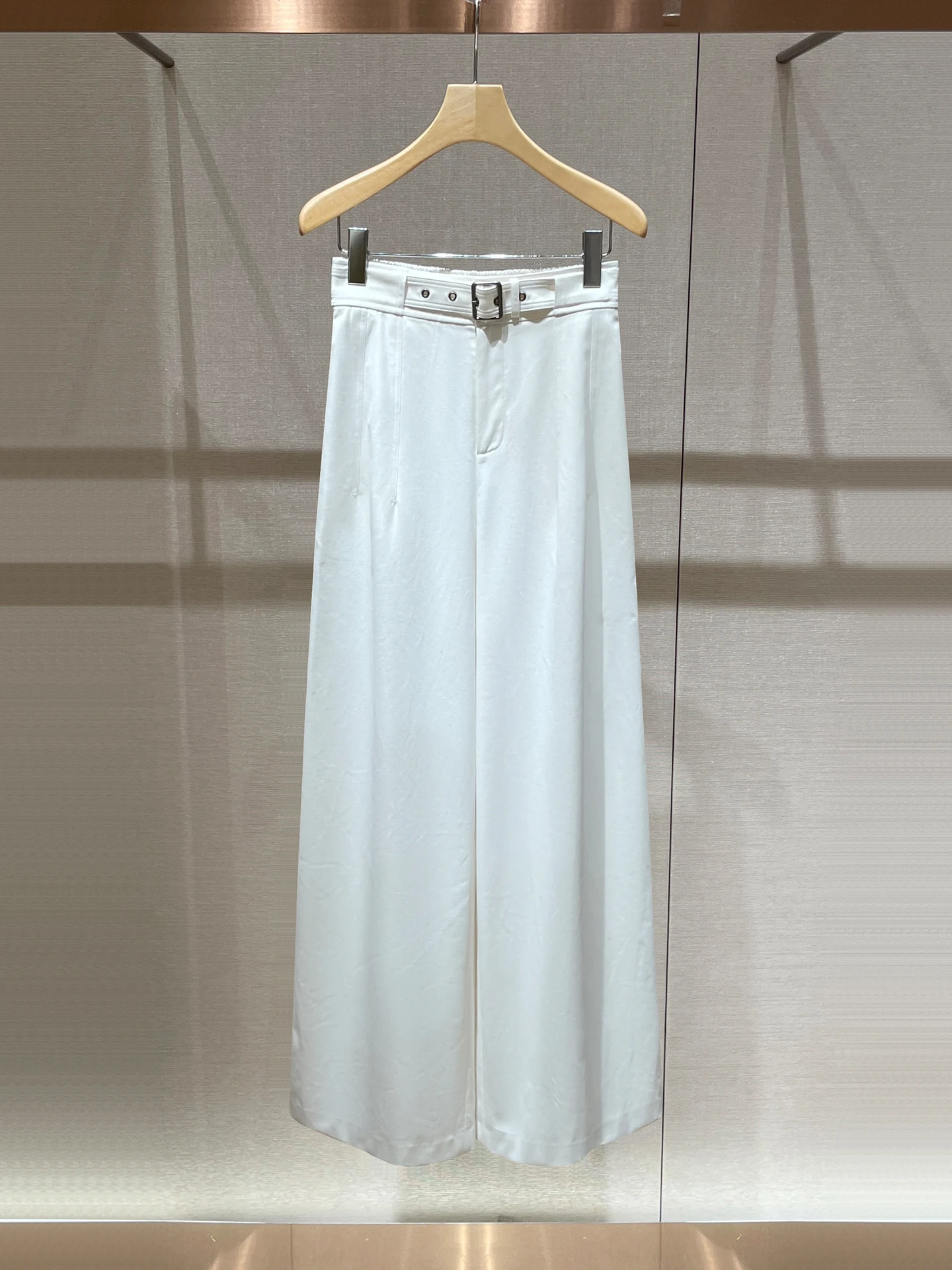 春のファッションで迷うなら、この「ドールカラー」のセットアップが救う！
