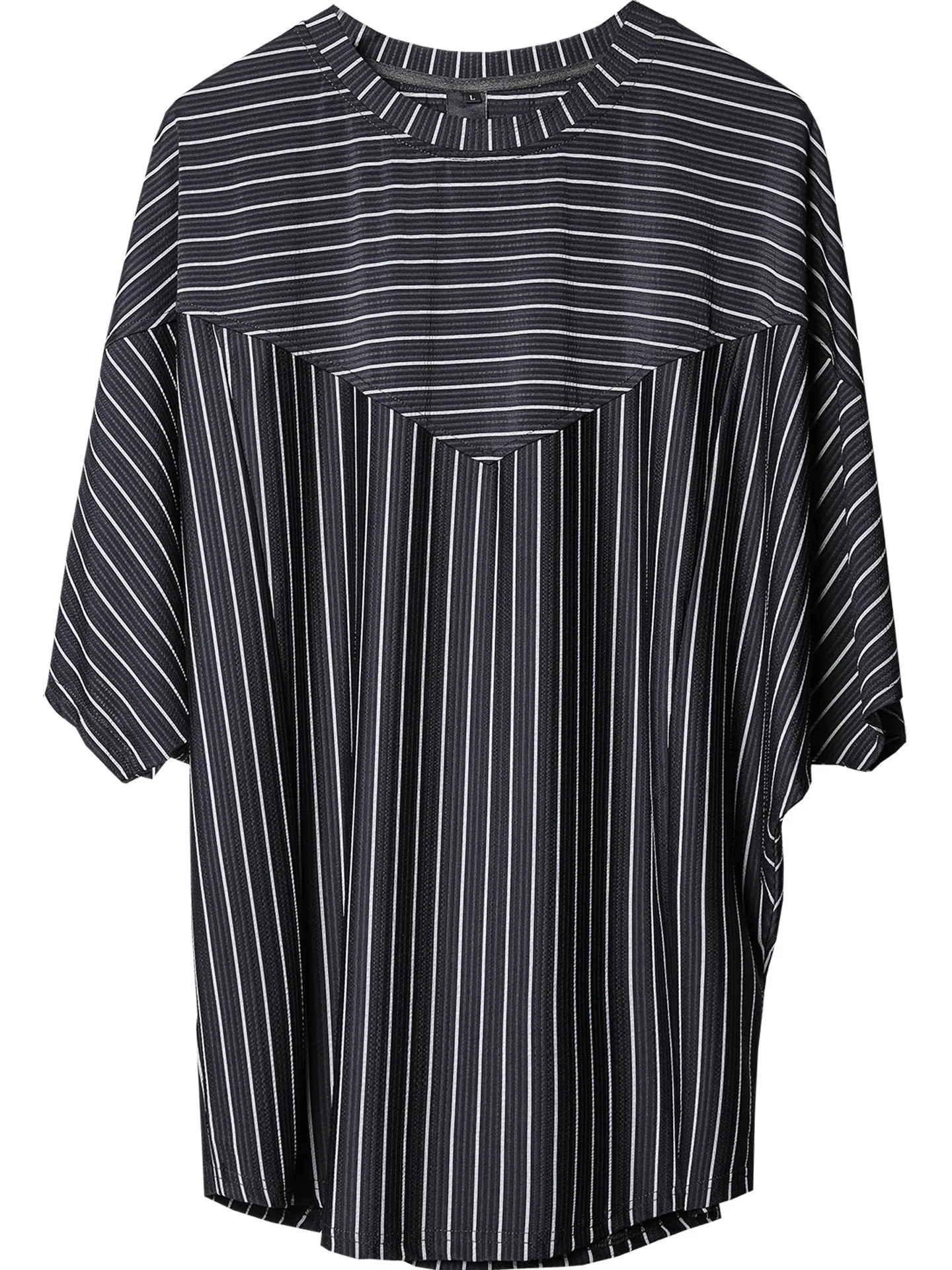 夏用バットウィング袖Tシャツ：スタイリッシュアクションのデザインと実用性を解説