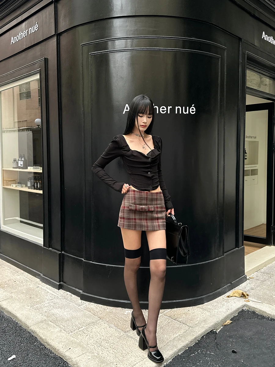 ジャガードブ ラウスの特徴とは？黒いビスチェ風フィッシュボーンタイトブラウスの実際の性能と使用シーン